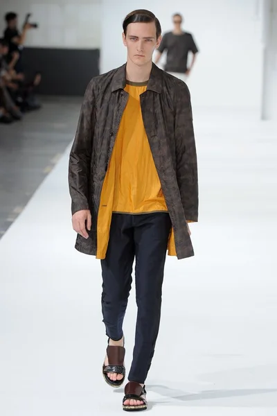 Look 17